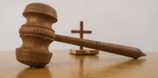 Hallinto-oikeus teki uuden päätöksen: Ruotsinpyhtään kirkkoherran irtisanominen oli laillinen