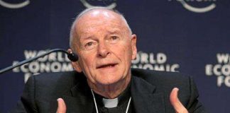 Korkea-arvoinen yhdysvaltalaispappi menetti pappisoikeutensa hyväksikäyttösyytösten takia