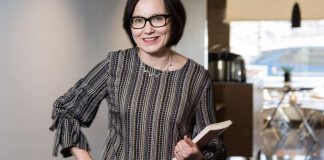 Kirja: Kirkossa voidaan ratsastaa valtaan homokriittisyydellä samaan tapaan kuin politiikassa maahanmuutolla