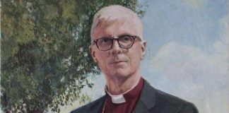 Maalauksessa Pyhäjärvi muuttuu Jordan-virraksi – piispa Matti Repo sai muotokuvan ja liturgisen asun