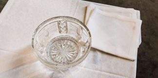 Kysely: Perinteet ja kummit ovat Suomessa tärkeimmät syyt kastaa lapsi kirkon jäseneksi