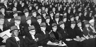 Mysteerikuva: Keillä on tohtorinhatut päässä?