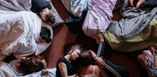 Valokuvaaja Joonas Brandtin otos rippileiriltä palkittiin Vuoden lehtikuvana