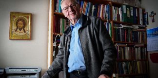 Emerituspiispa kommentoi kirkon uutta mantraa: ”Mistä se messu putkahti keskiöön?”