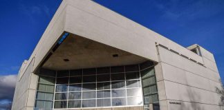 EVA:n tutkimus: Kirkkoon luotetaan yhä, poliitikkoihin ja puolueisiin ei