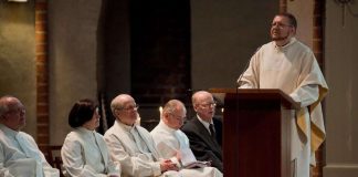 Saarnakouluttaja: Harhaoppisuuden pelko voi tehdä pappien saarnoista liian varovaisia