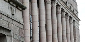 Kolme pappia valittiin kansanedustajiksi, kaksi puolestaan putosi eduskunnasta