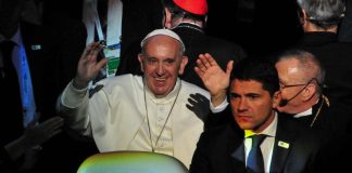 Katolisten vaikuttajien avoin kirje: Paavi Franciscus on harhaoppinen