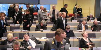 Kirkolliskokous sai keskushallinnon vuosikertomuksen: Ulkomaanmatkat ja lentokilometrit lisääntyivät