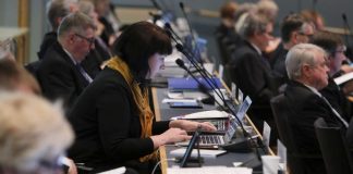 Esitys eteni – seurakunnille suunnitellaan velvollisuutta perustaa nuorten vaikuttajaryhmiä