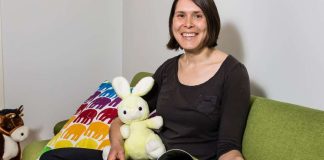 Seitsemän lapsen kummitäti: ”Toivon, että yhteys kummilapsiin säilyy aikuiseksi asti”