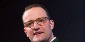 ”Homoseksuaalisuus ei ole sairaus” – Saksassa valmistellaan eheytyshoidot kieltävää lakia