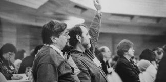 Mysteerikuva: Kuka pyytää puheenvuoroa? – Katso myös edellisen kuvan ratkaisu