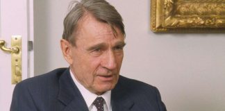 Eero Huovinen Kanavassa: Sotaraamattu oli keskeinen Mauno Koiviston uskonnollisessa murroksessa