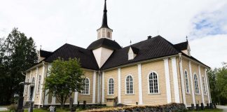 Tiekirkot ovat taas avoinna ympäri maata – jokaiseen pyritään saamaan sähköauton latauspiste vuoteen 2021 mennessä