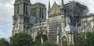 Notre Damen kunnostukseen luvatut rahat viipyvät – helleaalto uhkaa romahduttaa holvikaton