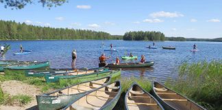 Lasten suurleiri Partaharjulla alkaa joka aamu raamattutyöskentelyllä – katso kesäiset kuvat!