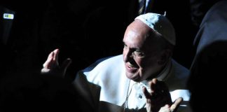 Paavi Franciscus vetosi Libyan rannikolla hukkuneiden 150 pakolaisen puolesta: Ei enää!