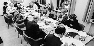 Mysteerikuva: Mikä porukka pitää kokousta? – Katso myös edellisen kuvan ratkaisu