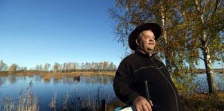 Pappi ja tietokirjailija on poissa – sokeus ei estänyt Hannes Tiiran aktiivisuutta