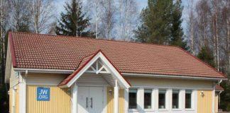 Jehovan todistajien valtakunnansali tuhoutui tulipalossa Pöytyällä – poliisi epäilee paloa tahallaan sytytetyksi