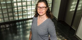 Uusperhekuviot muuttavat suomalaisten leskien surua, tietää professori Auli Vähäkangas