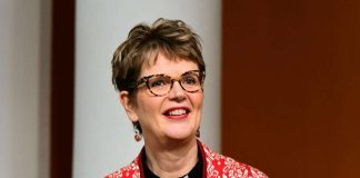 ”Jonkinlainen Jumalan vitsi” – Piispaehdokkaana ollut toimittaja ryhtyy seurakuntapapiksi