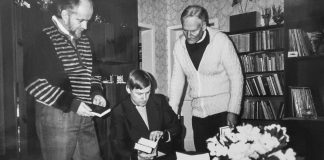 Mysteerikuva: Ketkä tutkivat ja mitä? – Katso edellisen kuvan ratkaisu