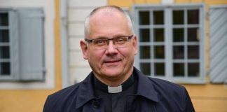 Porvoon uusi piispa sanoo tietävänsä sateenkaaripareja vihkineitä pappeja