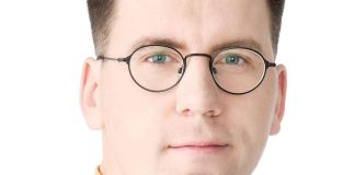 Kansanedustaja Sebastian Tynkkyselle sakkotuomio kiihottamisesta kansanryhmää vastaan