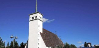 Teuvan kirkko suojellaan kirkkolailla – tunnetaan Tove Janssonin maalaamasta alttaritaulusta