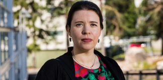 Kansanedustaja Anna Kontula: Eduskunnan tavat periytyvät vanhasta kirkkokulttuurista