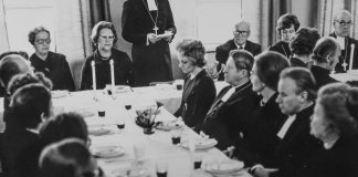 Mysteerikuva: Juhlallista kahvittelua, mutta missä? – Katso myös edellisen kuvan ratkaisu