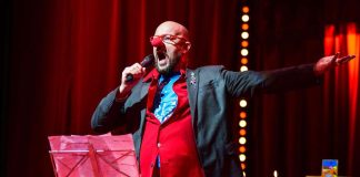 Sirkusmessu Helsingissä ammensi vapautuksen teologiasta – klovni tulkitsi Isä meidän -rukouksen