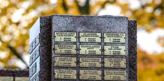 Pyhäinpäivänä suomalaiset muistelevat omaisiaan kodeissa, kirkoissa ja hautausmailla