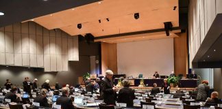 Kirkolliskokouksessa nousi toive: Valiokuntien sihteerien tehtäviin halutaan avoin haku