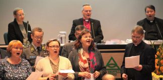 Kirkolliskokouksen kausi päättyi – näihin laulunsanoihin Anna-Mari Kaskinen tiivisti kuluneet neljä