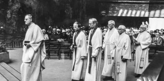 Mysteerikuva: Ketkä ovat matkalla alttarille? – Katso myös edellisen kuvan ratkaisu