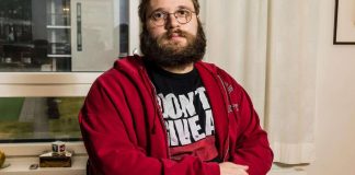 Jos alttarille on portaat, jaetaan ehtoollinen kaikille portaiden alapäässä, Antti Björklund esittää