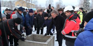 Peruskirja kätkettiin aikakapseliin – Ylivieskan kirkon peruskivi on muurattu