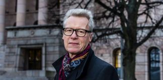 ”Olin ajatellut tuntevani suomalaista yhteiskuntaa laajasti” – Eduskunnassa istuneet papit kertovat