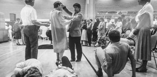 Mysteerikuva: Kuka rukoilee ja missä? – Katso myös edellisen kuvan ratkaisu