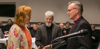 Kirkon kulttuuripalkinto runoilija Pekka Kivekkäälle ja taitelija Annukka Laineelle