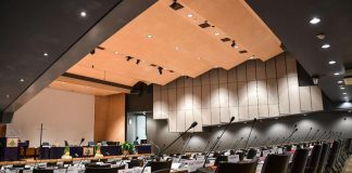 Pääkirjoitus: Puuttuva äänioikeus näyttää maallikon todellisen paikan kirkossa