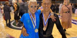 Seurakunnan lastenohjaaja latinalaistanssien Suomen mestariksi – hyödyntää tanssia myös työssään