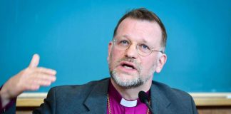 Piispa Jari Jolkkonen: Populismi ja moraaliposeeraus ovat kirkonkin kiusauksia