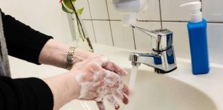 Seurakunnille ohjeet koronaviruksen torjuntaan – ”Kaikesta kättelystä tulee pidättäytyä”