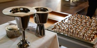 ”Viinin jakaja pitää ehtoollispikaria jalasta” – Näin koronavirus vaikuttaa jumalanpalvelusten viettoon