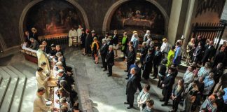 Jumalanpalvelukset ja kirkolliset toimitukset hoidetaan – kirkko päivitti ohjeita koronaviruksen hillitsemiseksi