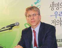 ”Maailmanneuvoston päämaja pysyköön Genevessä”